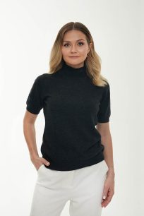 alt="Sweter kaszmirowy z krótkim rękawem grafitowy-miękki i delikatny"