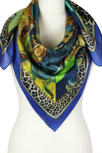 alt="Elegancka jedwabna chusta z wzorem kwiatowym niebieska 100x100"