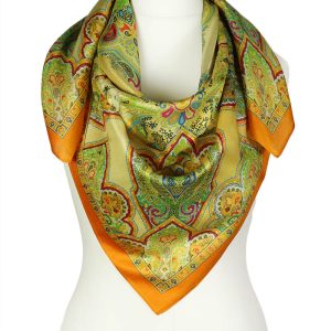 alt="Delikatna jedwabna chusta z eleganckim orientalnym wzorem złota 100x100"