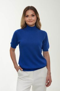 alt="Kaszmirowy sweter z krótkim rękawem kobaltowy-miękki i delikatny"