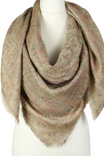 alt="Beżowa kaszmirowa chusta duża ze wzorem wschodnim elegancka 140x140"