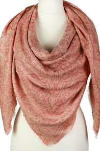 alt="Kaszmirowa chusta czerwona duża ze wzorem wschodnim delikatna 140x140cm"