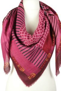 alt="Zimowa chusta wełniana różowa z eleganckim wzorem 140x140"