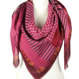 alt="Zimowa chusta wełniana różowa z eleganckim wzorem 140x140"