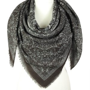 alt="Zimowa chusta wełniana czarna z eleganckim wzorem 140x140"