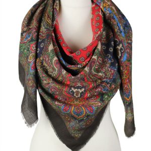 alt="Ciepła chusta wełniana czarna ze wzorem orientalnym 140x140"