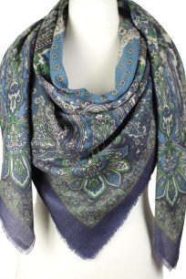 alt="Zimowa chusta wełniana granatowa ze wzorem orientalnym 140x140"