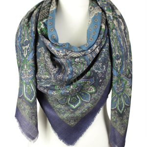 alt="Zimowa chusta wełniana granatowa ze wzorem orientalnym 140x140"