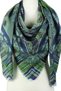 alt="Elegancka chusta wełniana zielona ze wzorem orientalnym 140x140"