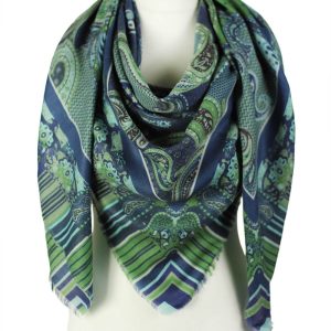 alt="Elegancka chusta wełniana zielona ze wzorem orientalnym 140x140"