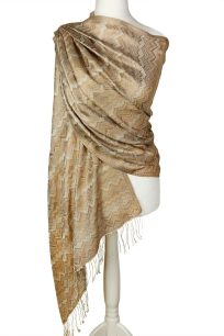 alt="beżowy jedwabny szal z wzorem orientalnym elegancki 70x200"