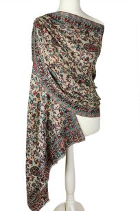 alt="Zimowy beżowy szal wełniany merino z orientalnym wzorem ciepły 70x200"