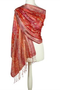 alt="Zwiewny szal jedwabny z eleganckim wzorem do sukienki 55x180"