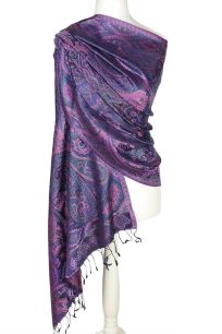 "Stylowy szal jedwabny ze wzorem indyjskim paisley delikatny do sukienki"