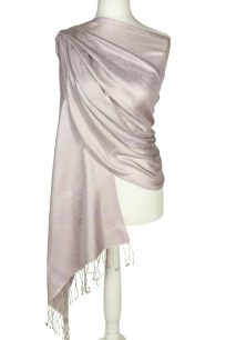 alt="Jedwabny szal z wzorem paisley 70x200 liliowy"