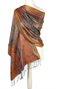 alt="Stylowy szal jedwabny z eleganckim wzorem wschodnim miedziany 55x180cm"