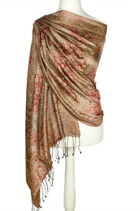 "Elegancki orzechowy jedwabny szal ze wzorem orientalnym na ramiona"