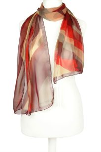 alt="Stylowy jedwabny szalik damski na wiosne, lekki i zwiewny bordowy Laura Biagiotti"