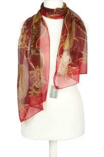 alt="Stylowy jedwabny szalik damski wiosenny, lekki i zwiewny czerwony burgundowy Marina D'Este"