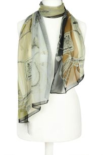 alt="Elegancki szalik jedwabny damski burgundowy kwiatowy włoski do marynarki"