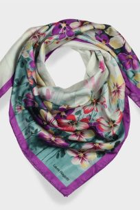 alt="Luksusowa apaszka jedwabna Laura Biagiotti 90x90 deszcz kwiatów"