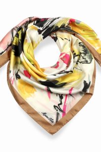 alt="Modna markowa apaszka włoska Marina D'este kremowa 90x90 z nowoczesnym wzorem"