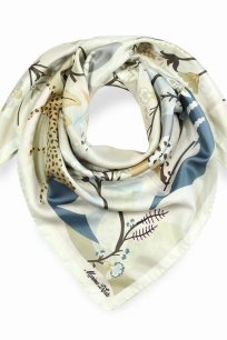 alt="Stylowa apaszka włoska premium kremowa Marina D'Este 90x90"