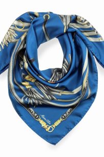 alt="Markowa apaszka jedwabna premium Marina D’Este denim blue z eleganckim wzorem 90x90"