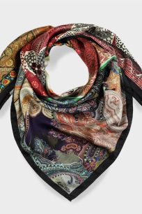 alt="apaszka jedwabna 90x90 wielokolorowa paisley elegancka Marina D’Este"