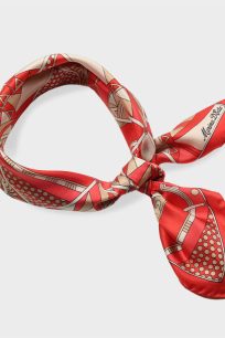 alt="mała apaszka jedwabna 65x65 włoska czerwona Laura Biagiotti geometryczna elegancka"