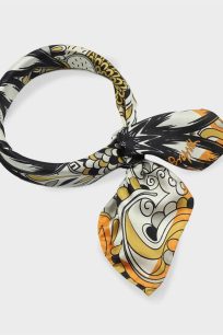 alt="mała apaszka jedwabna 65x65 czarno złota art deco elegancka"