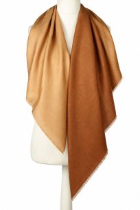 Karmelowa chusta kaszmirowa z jedwabiem delikatna 110x110 cm do eleganckich stylizacji Magia kaszmiru