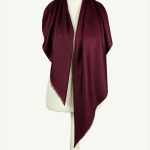 Burgundowa chusta kaszmirowa 110 × 110 cm z jedwabiem Magia kaszmiru