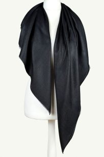 Elegancka czarna chusta z kaszmiru i jedwabiu