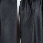 Elegancka czarna chusta z kaszmiru i jedwabiu