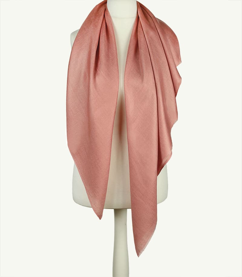 Chusta kaszmirowa Dusty Pink 110 × 110 cm z jedwabiem