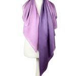 Elegancka fioletowa chusta kaszmirowa z dodatkiem jedwabiu ekskluzywna 110x110 cm Magia Kaszmiru