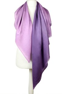 Elegancka fioletowa chusta kaszmirowa z dodatkiem jedwabiu ekskluzywna 110x110 cm Magia Kaszmiru