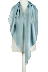Delikatna gołębia chusta kaszmirowa 110 × 110 cm z jedwabiem Magia Kaszmiru