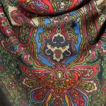 Czarna chusta wełniana damska 140x140 cm w orientalne wzory