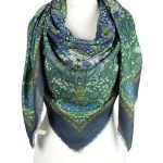 Zielona chusta wełniana damska 140x140 cm w roślinne wzory