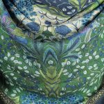 Zielona chusta wełniana damska 140x140 cm w roślinne wzory