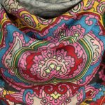 Szara chusta wełniana damska 140x140 cm we wzór paisley