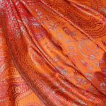 Pomarańczowy szal jedwabny paisley 70 × 200 cm ze 100% jedwabiu