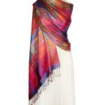: Różowy szal jedwabny damski 70 × 200 cm w orientalny wzór
