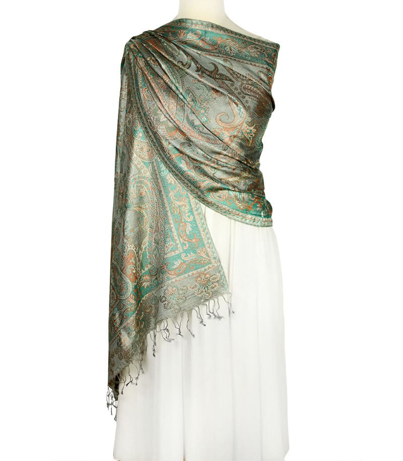 Szary szal jedwabny 70 × 200 cm z eleganckim ornamentem