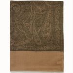 Beżowy szal damski 70x200 z wełny merino i jedwabiu we wzór paisley