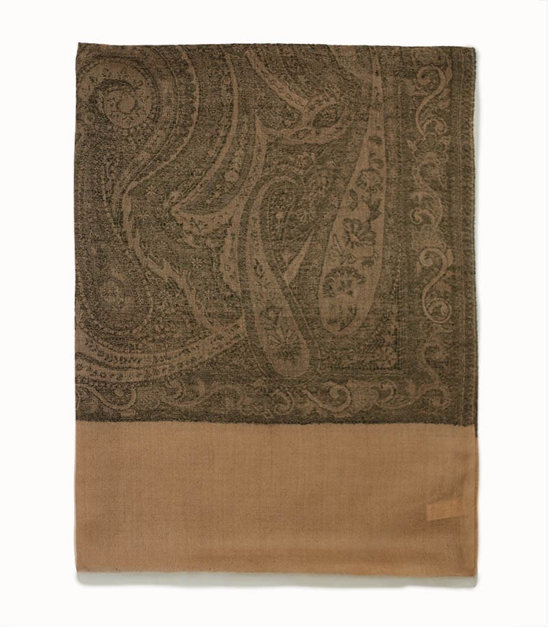 Beżowy szal damski 70x200 z wełny merino i jedwabiu we wzór paisley