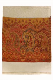 Jesienny beżowy szal damski 70x200 z wełny merino i jedwabiu we wzór paisley