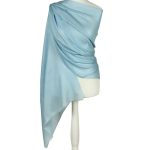 Gołębi szal z wełny naturalnej – merino premium z jedwabiem 70x200 cm